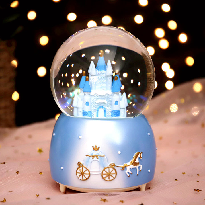 Märchenhafte Schneekugel mit Musik und Licht