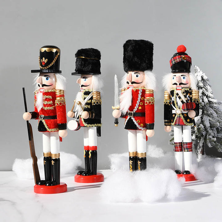 Klassische Nussknacker-Figur aus Holz für festliche Dekoration