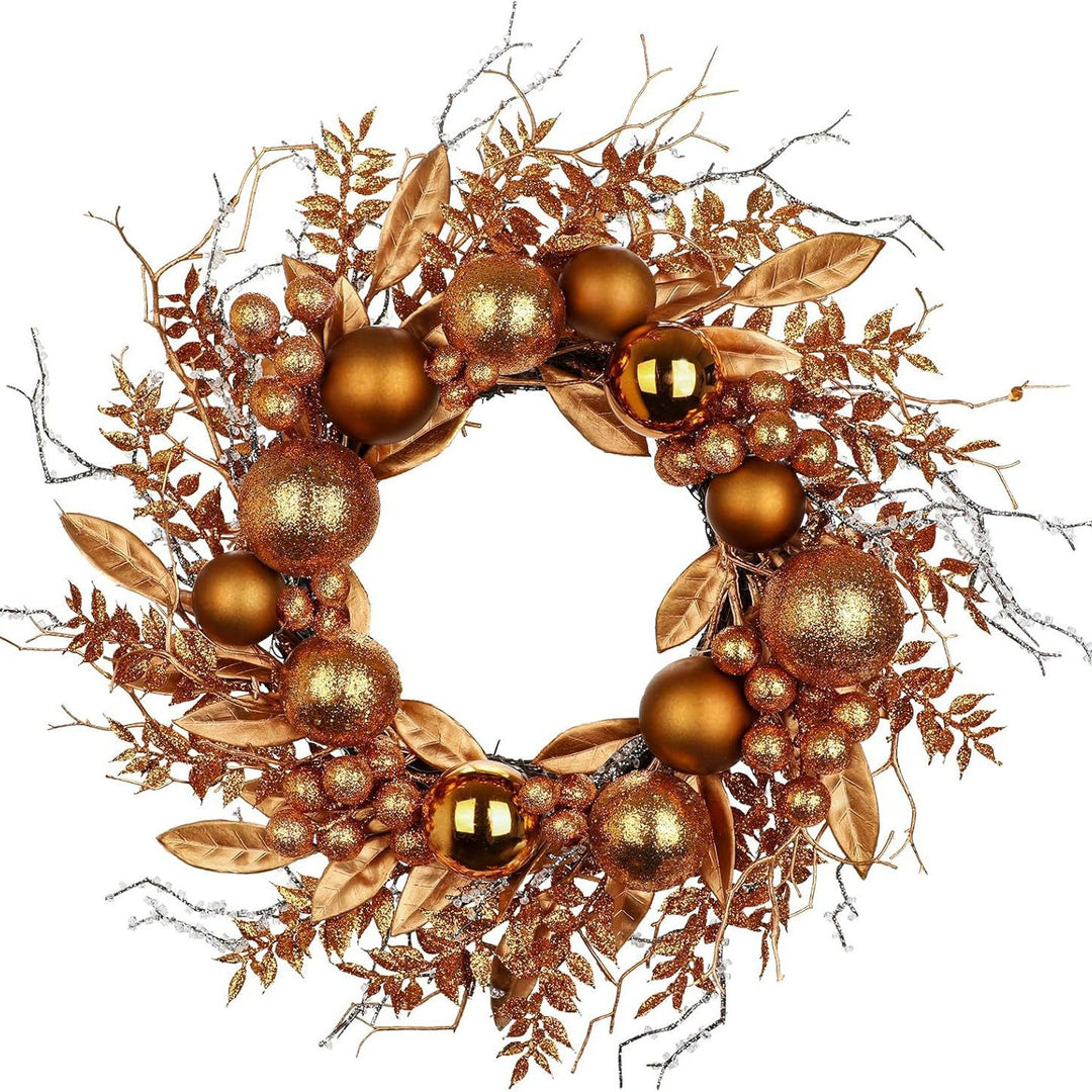 Weihnachtskranz mit Kugeln und Blättern