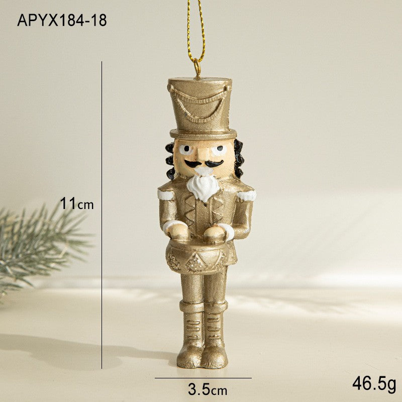 Goldener Nussknacker-Anhänger aus Kunstharz für den Weihnachtsbaum