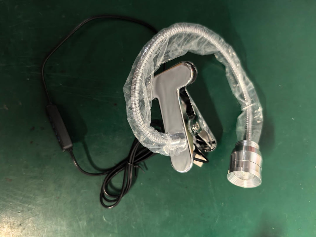 USB-Klemmlampe mit flexiblem Metall-Schwanenhals