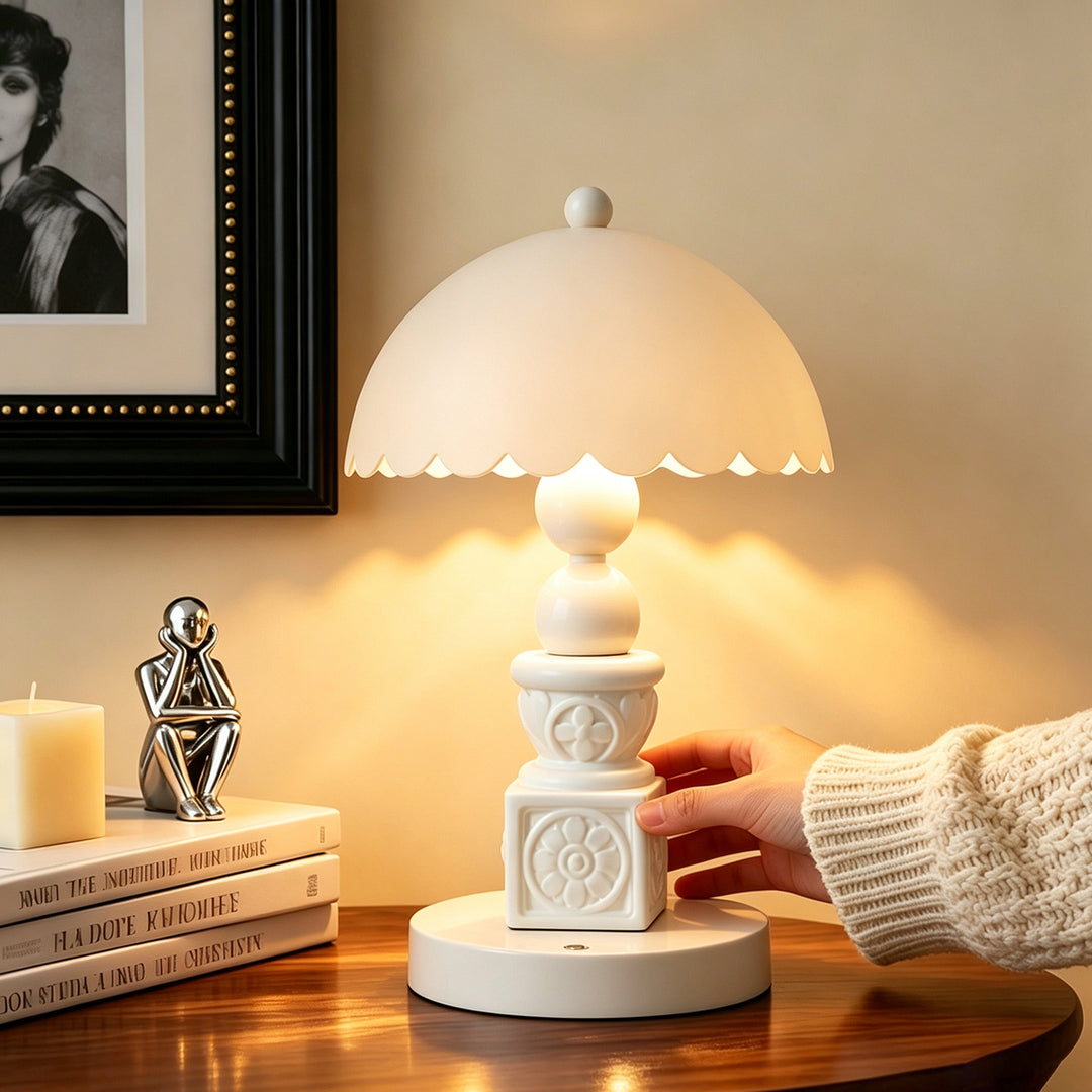 Französische Säulen-Tischlampe mit Schnitzerei