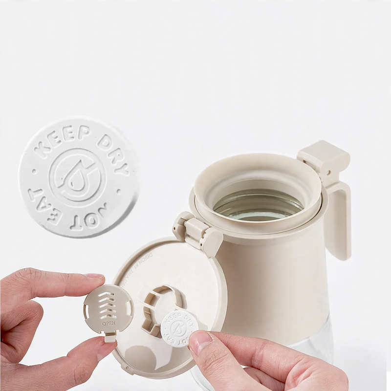 Versiegelter Gewürzbehälter aus Glas mit Löffel