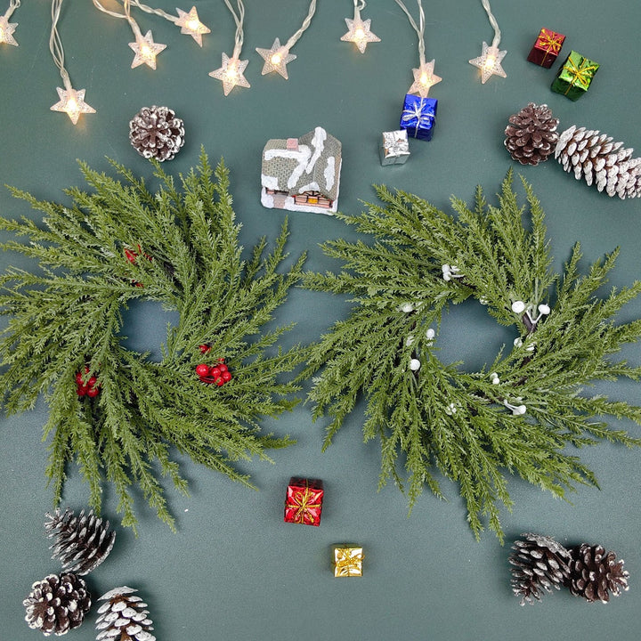 Weihnachtlicher Tannenkranz mit Schnee-Effekt