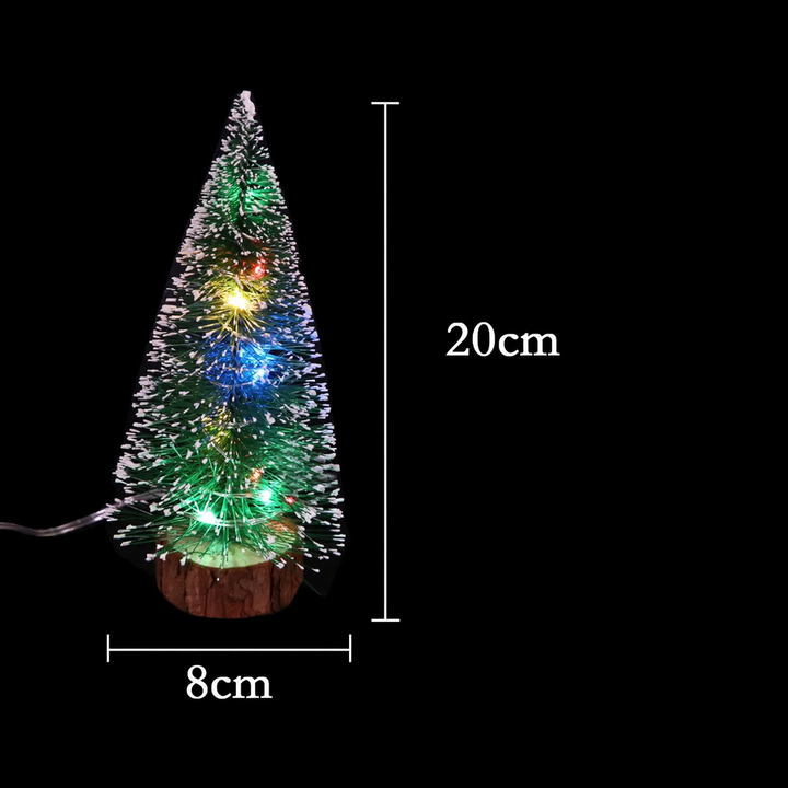 Miniatur-Weihnachtsbaum aus Kiefernnadeln mit Beleuchtung