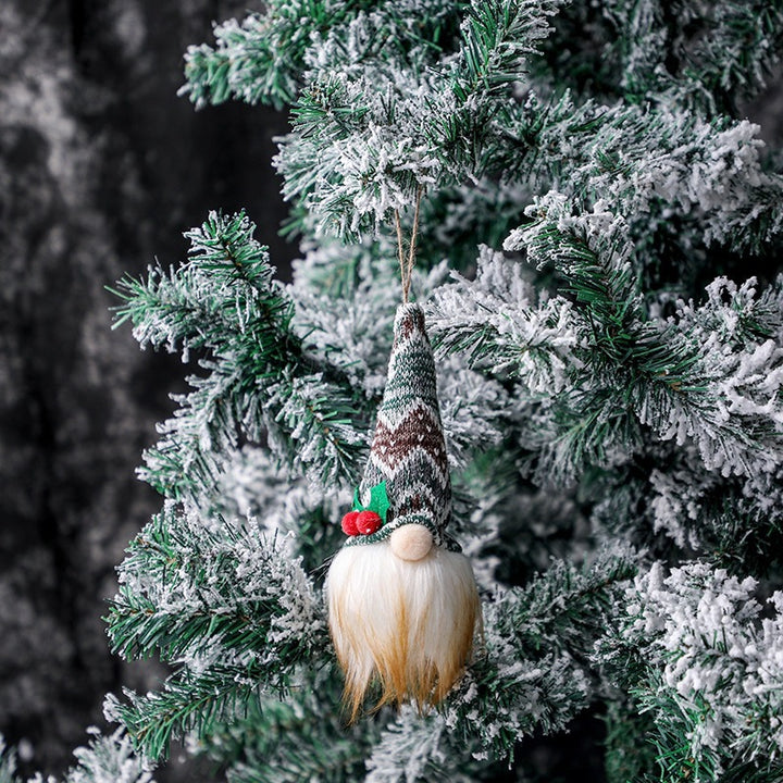 Weihnachtlicher Wichtel-Anhänger mit Strickmütze