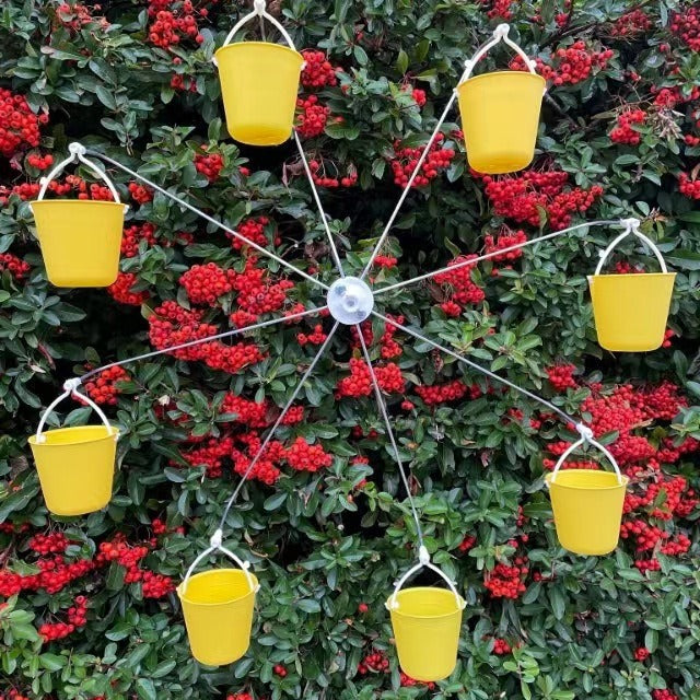 Vogel-Futterstation im Raddesign aus Eisen