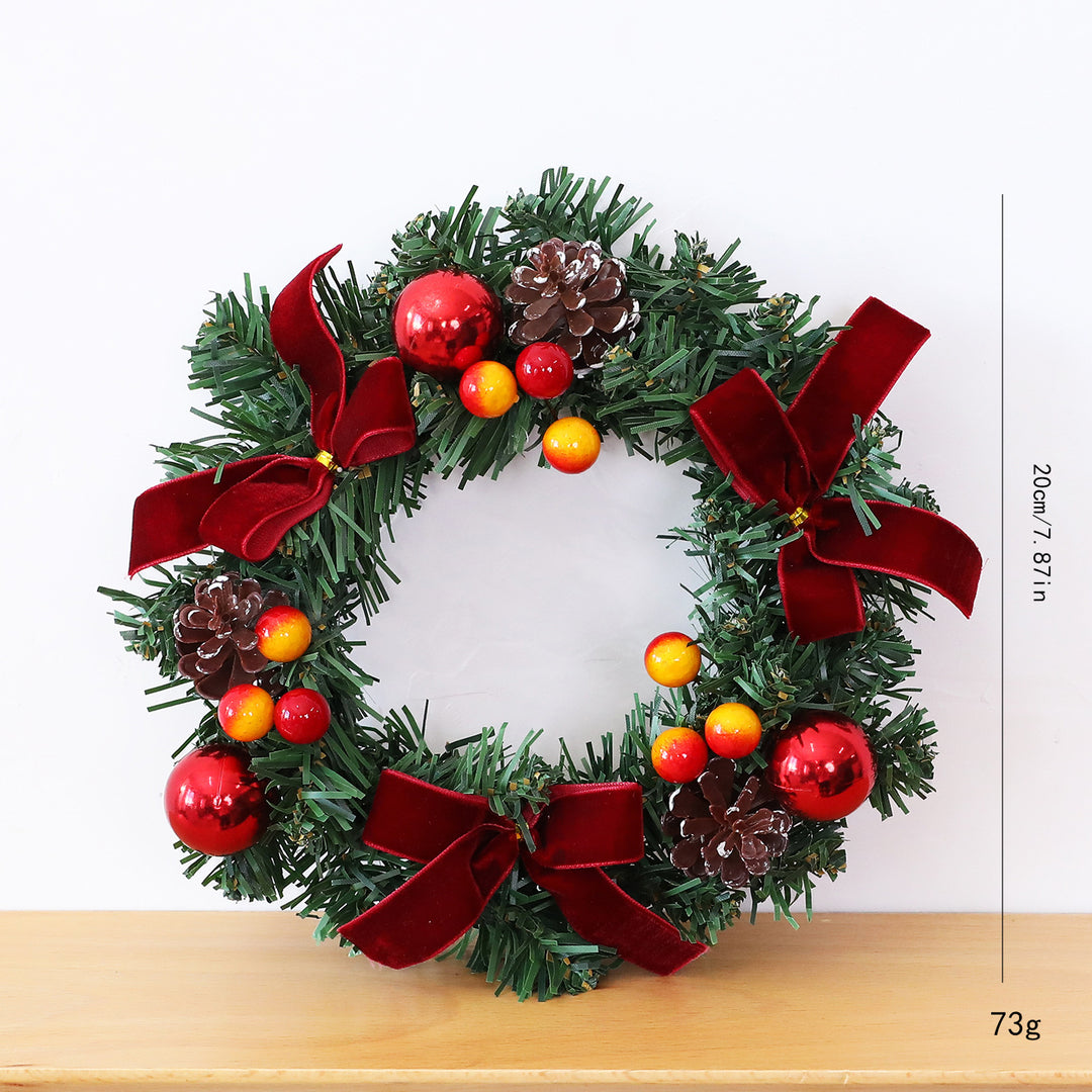 Dekorativer Weihnachtskranz für Tür und Fenster