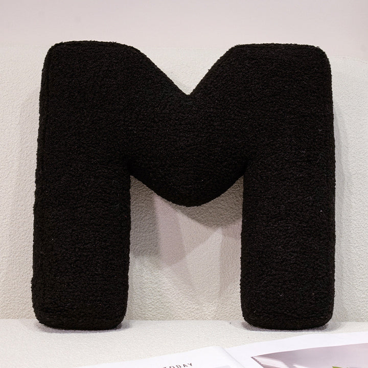 Plüsch-Kuschelkissen mit Buchstaben- und Herzmotiven