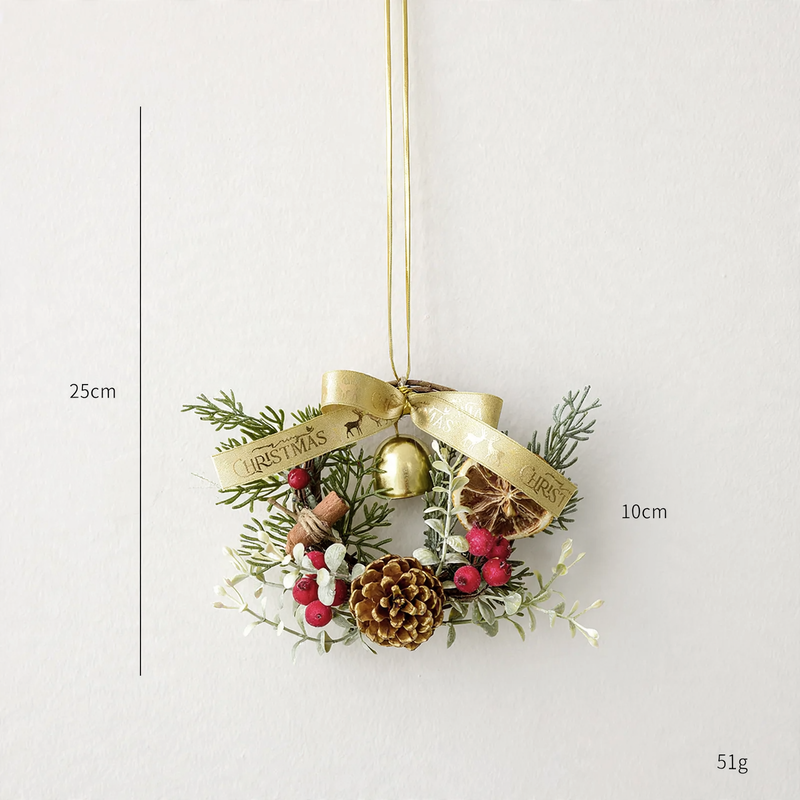 Mini-Weihnachtskranz mit Tannenzapfen und Glocken