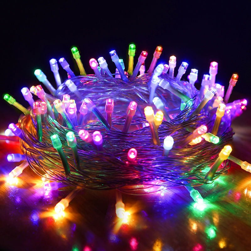 LED-Lichterkette mit Kugeln und Sternen für stimmungsvolles Licht