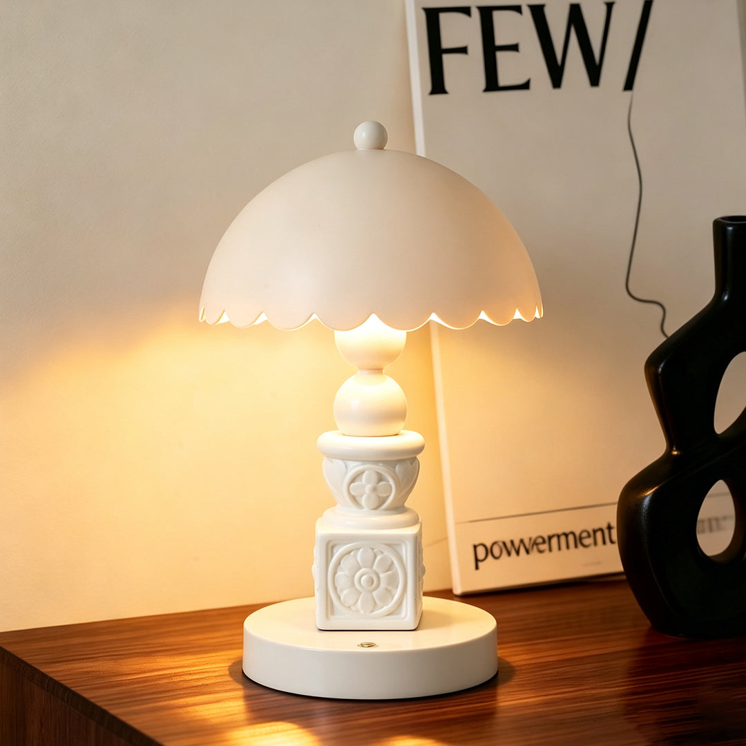 Französische Säulen-Tischlampe mit Schnitzerei