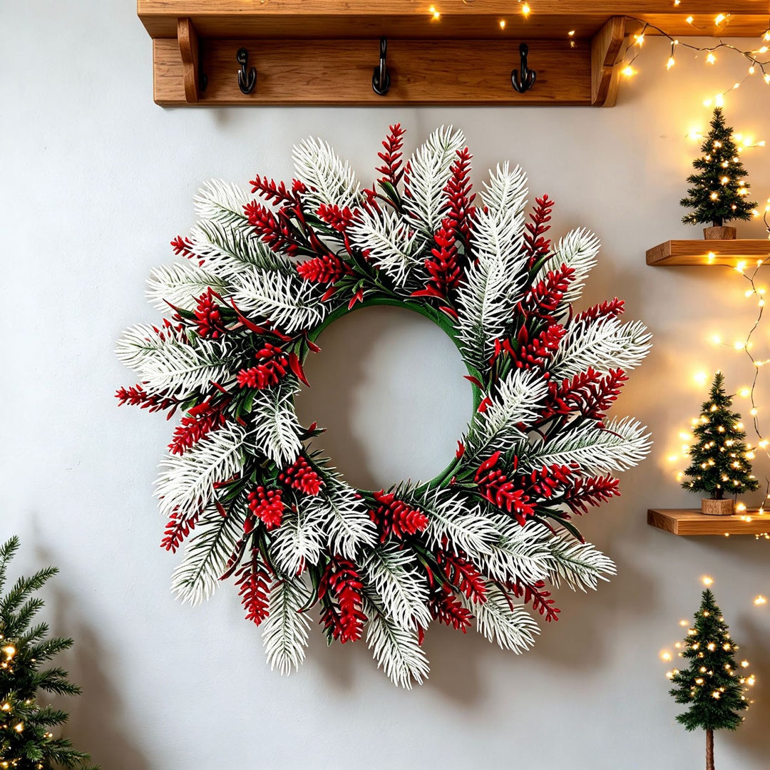 Künstlicher Weihnachtskranz mit Tannenzweigen und Beeren, 38 cm
