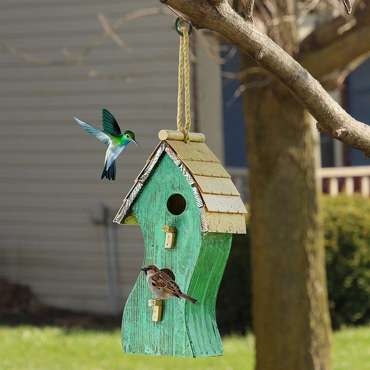 Wandmontiertes Vogelhaus aus Kiefernholz