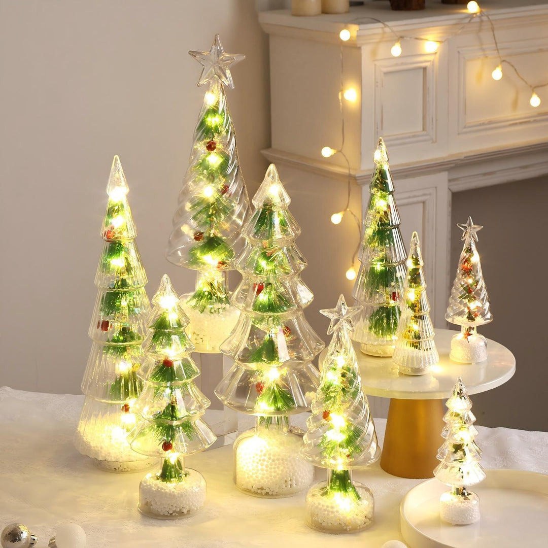 Beleuchteter Mini-Weihnachtsbaum aus Kiefernnadeln