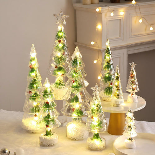 Beleuchteter Mini-Weihnachtsbaum aus Kiefernnadeln