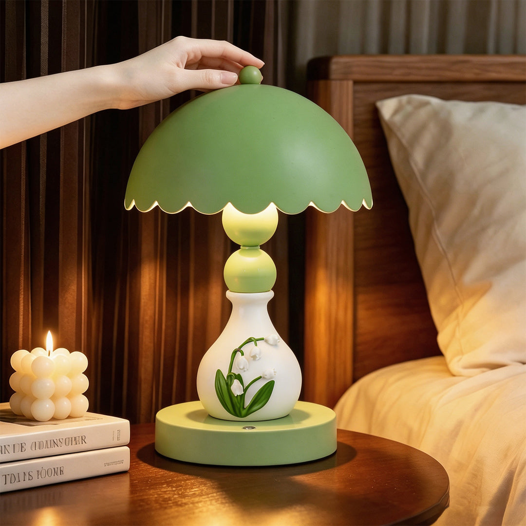 Maiglöckchen-Tischlampe, französisches Flachrelief-Design