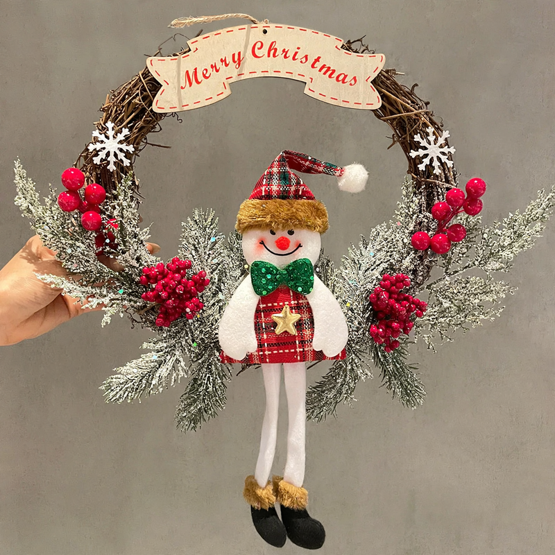Dekorativer Weihnachtskranz mit Figuren