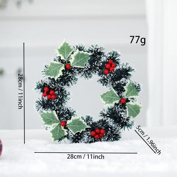 Dekorativer Weihnachtskranz mit festlichen Akzenten