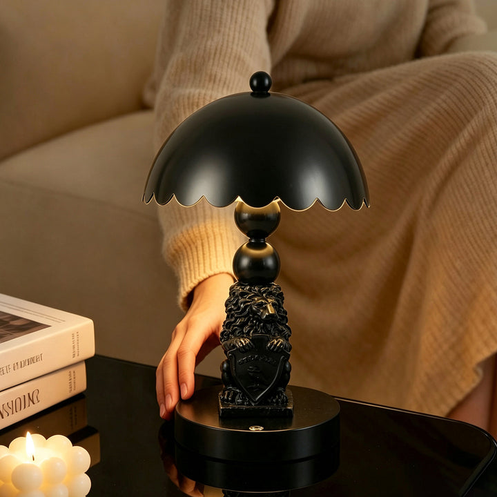 Schwarze Löwen-Pilz-Lampe mit Farbwechsel