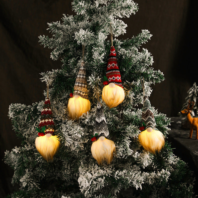 Weihnachtlicher Wichtel-Anhänger mit Strickmütze