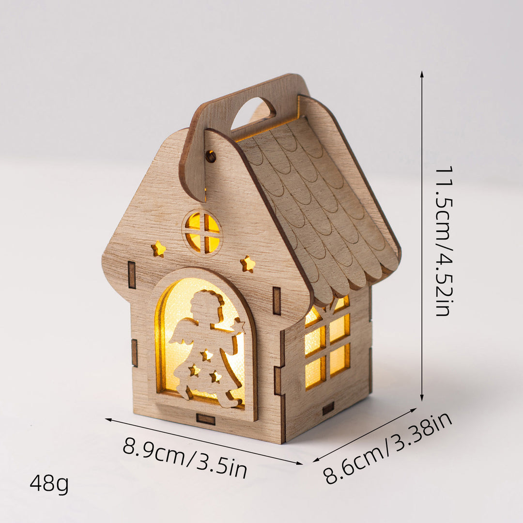 Beleuchtetes Holzhaus als Weihnachtsdekoration