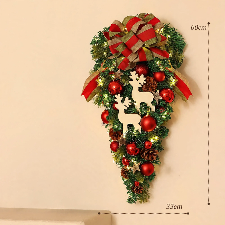 Dekorativer Weihnachtskranz aus Seidenblumen
