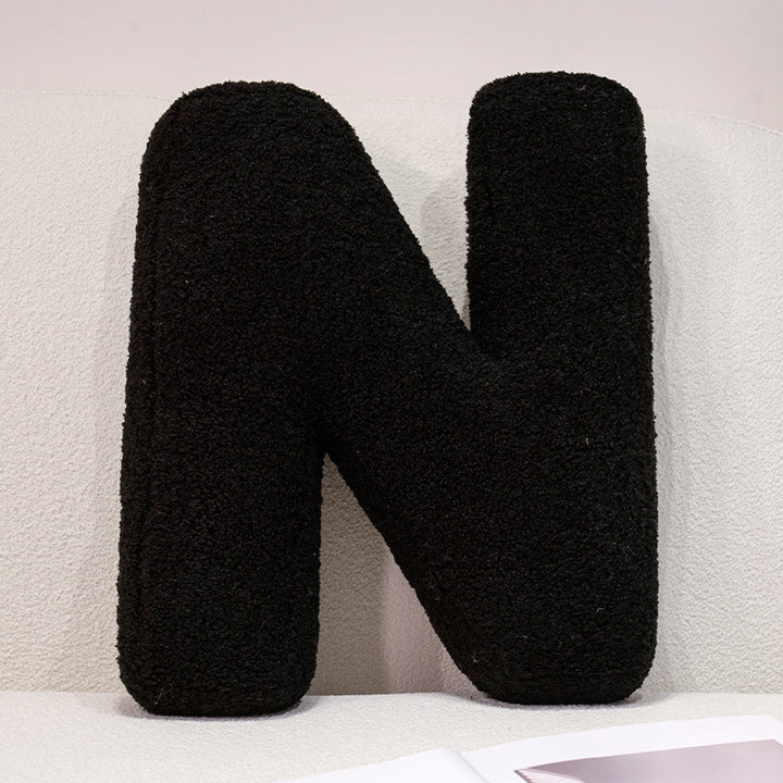 Plüsch-Kuschelkissen mit Buchstaben- und Herzmotiven