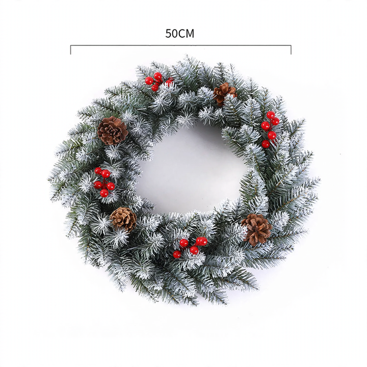 Weihnachtskranz mit Beeren und Tannenzapfen