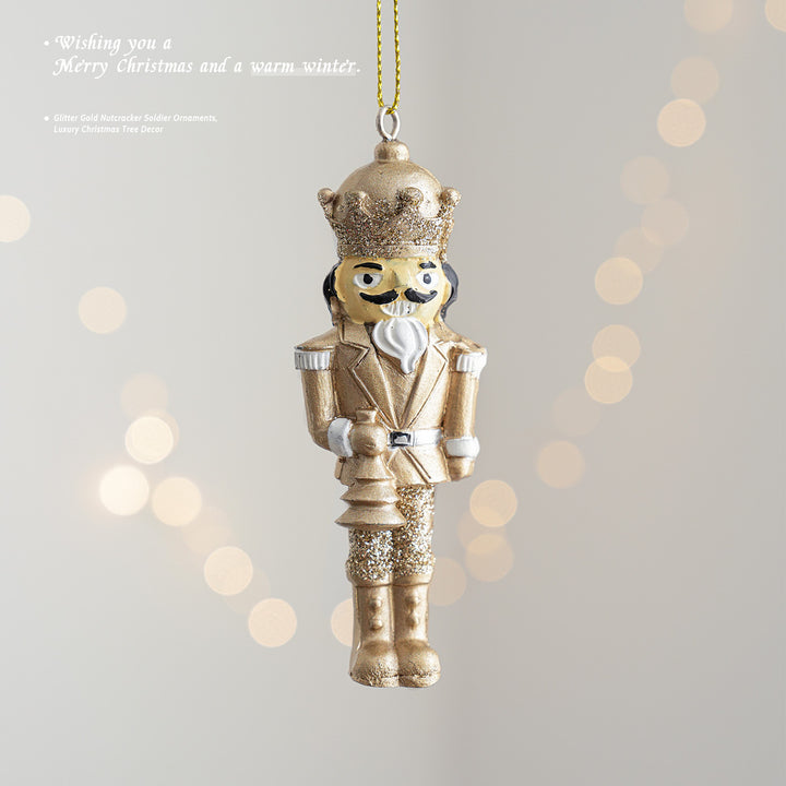 Goldener Nussknacker-Anhänger aus Kunstharz für den Weihnachtsbaum