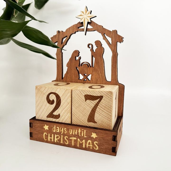 Holz-Adventskalender als Dekoration
