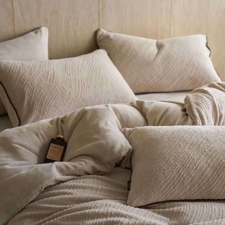 Hochwertiges Bettwäsche-Set aus Milchfaser-Fleece, neutrales Design