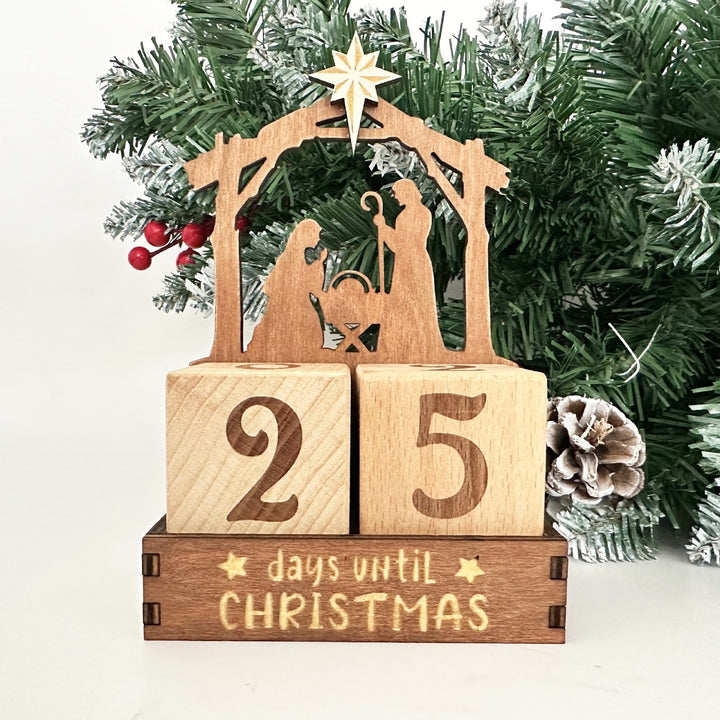 Holz-Adventskalender als Dekoration