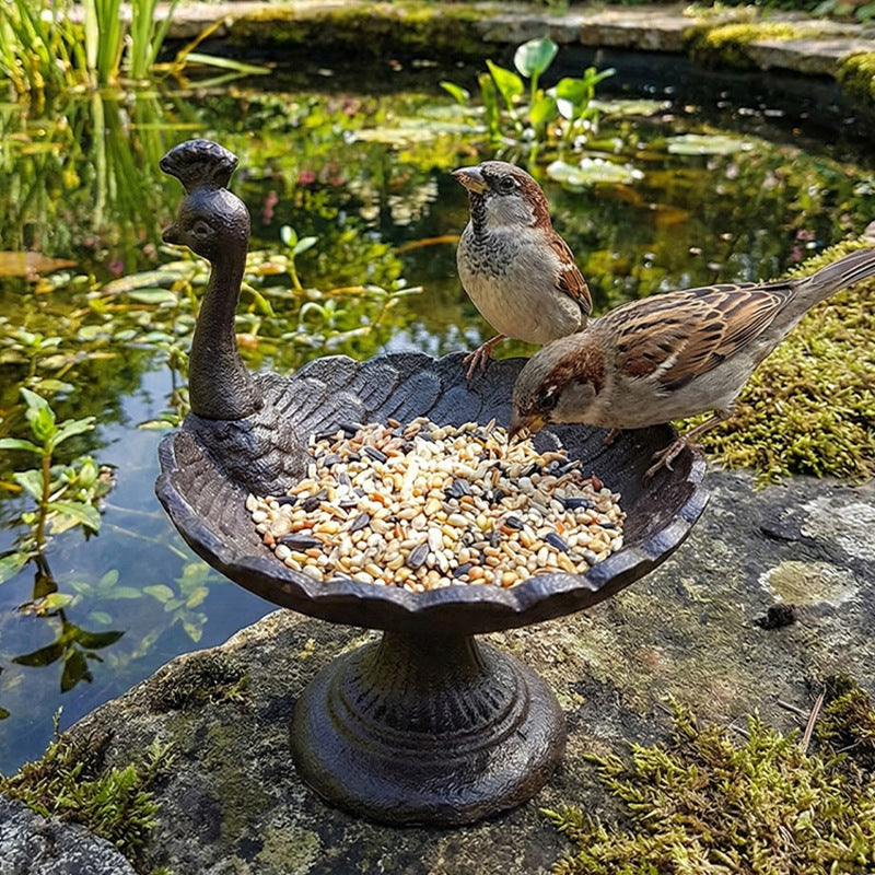 Gusseiserne Vogeltränke und Futterstation