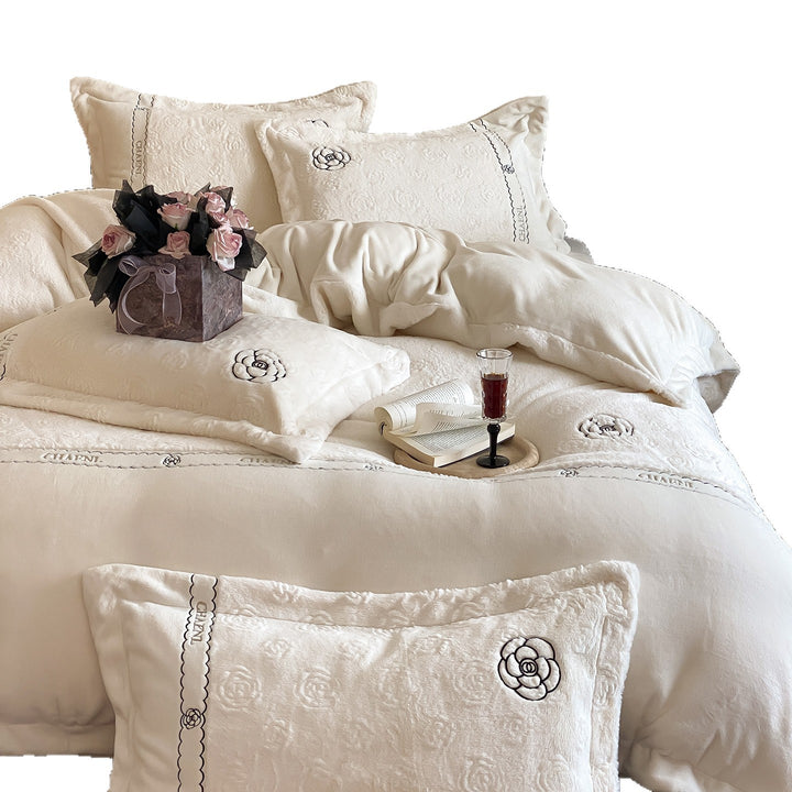 Elegantes Milchfaser-Fleece Bettwäsche-Set mit Stickerei