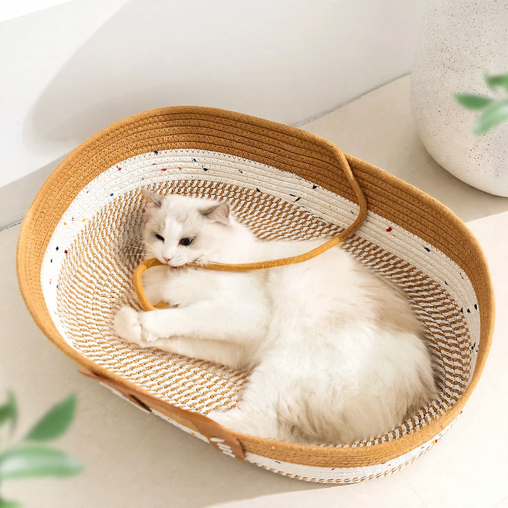 Geflochtenes Katzenbett in Brotform aus Filz