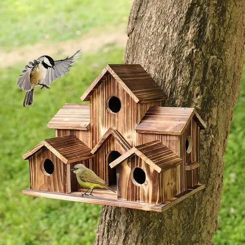 Rustikales Vogelhaus aus Kiefernholz