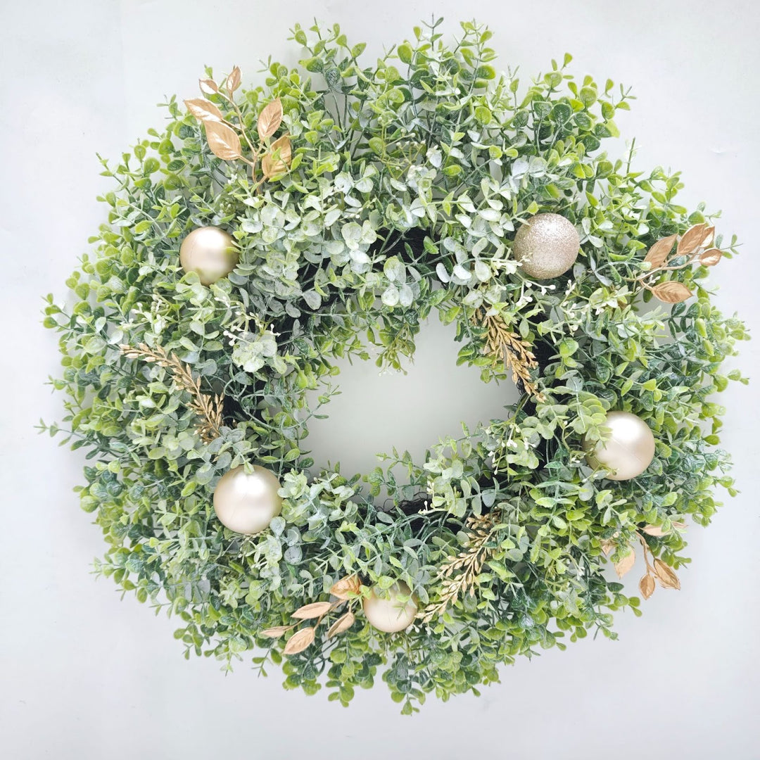 Weihnachtlicher Eukalyptus-Kranz mit Welcome-Schild 60 cm