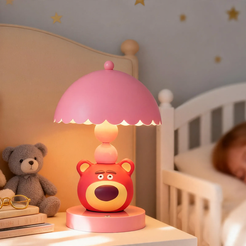 Süße Erdbeerbär-Tischlampe für Kinder