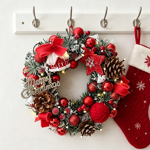Dekorativer Weihnachtskranz für Tür und Wand