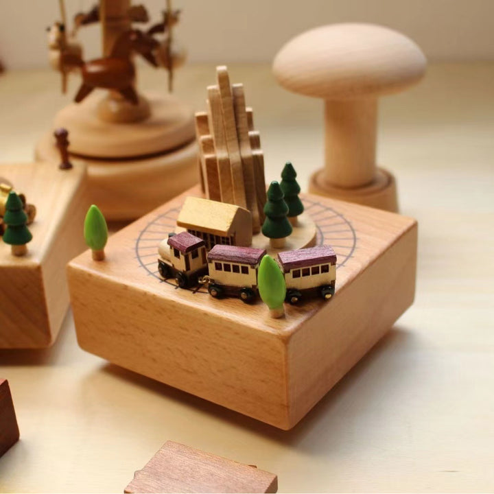 Holz-Spieluhr mit mechanischem Uhrwerk
