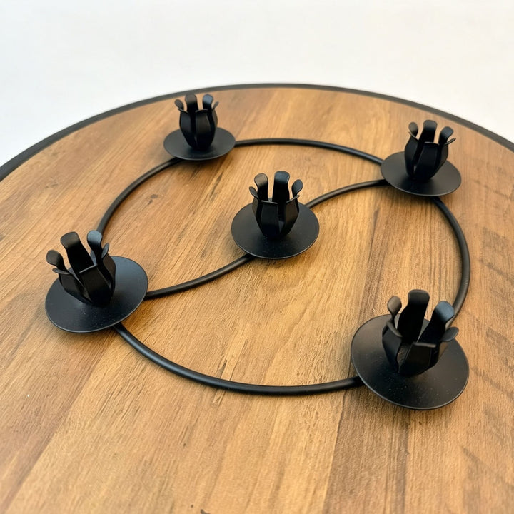 Metall-Kerzenhalter im Kranz-Design