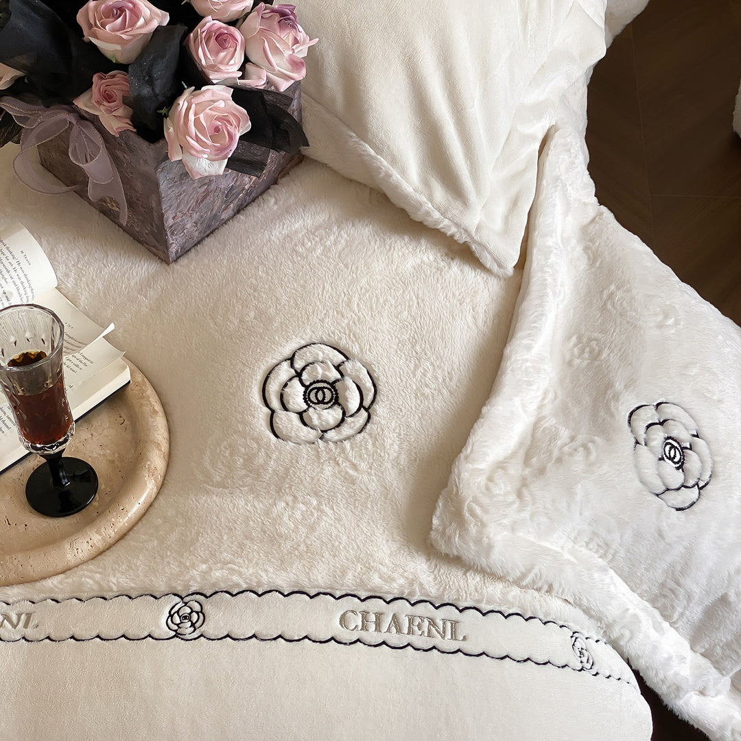 Elegantes Milchfaser-Fleece Bettwäsche-Set mit Stickerei