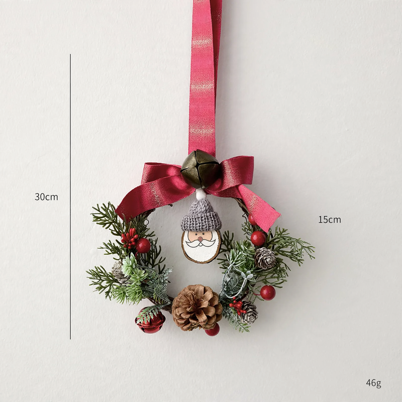 Mini-Weihnachtskranz mit Tannenzapfen und Glocken