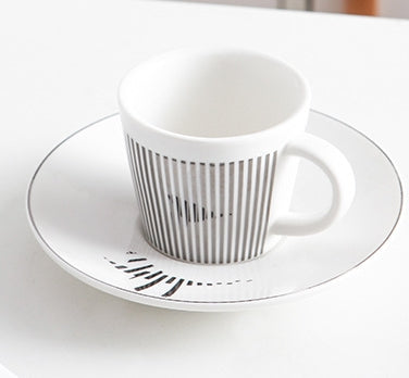 Bewegte Spiegelung, kreative Kaffeetasse, Spiegelreflexion, Kaffeebecher