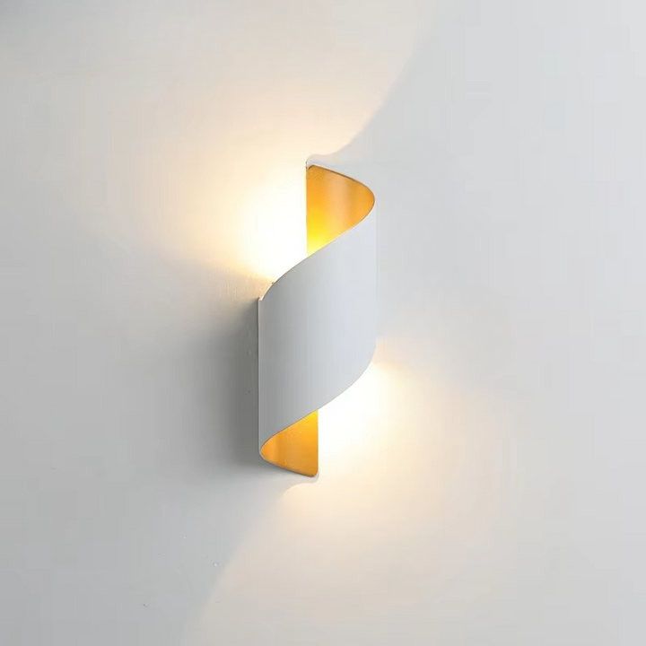 Elegante, in zwei Richtungen abstrahlende LED-Außenwandleuchte