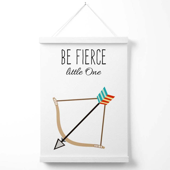 Poster mit Zitat des Arrow-Stammes „Sei furchtlos“ inklusive Aufhänger