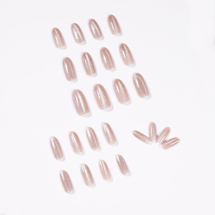 Glitzernde Nagelkunst mit eleganten Akzenten Karnz