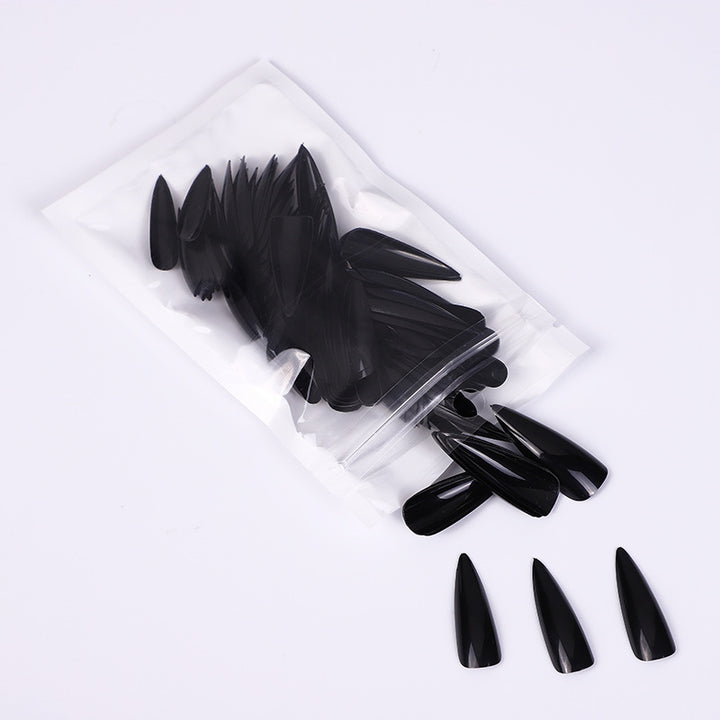 Kunstnägel im eleganten Stiletto-Stil Karnz