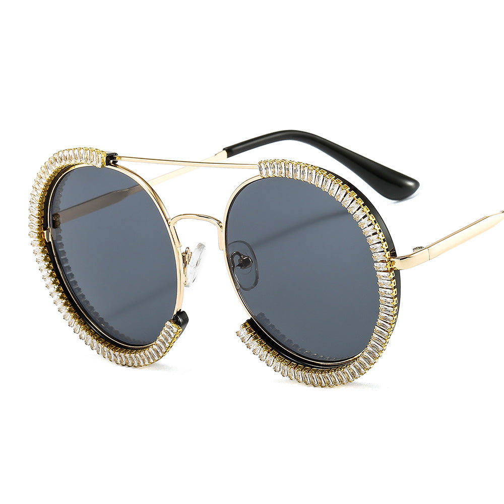 Damen Sonnenbrille mit glamourösem Rand und innovativem Design Karnz